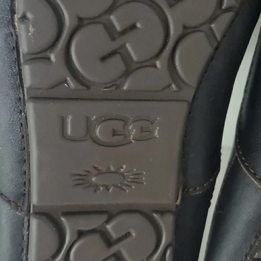 UGG men ascot